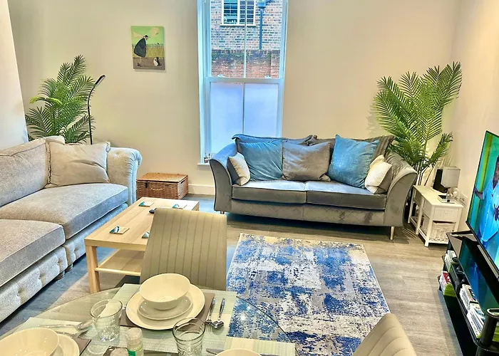 Contemporary Charm By The Quay With Garden