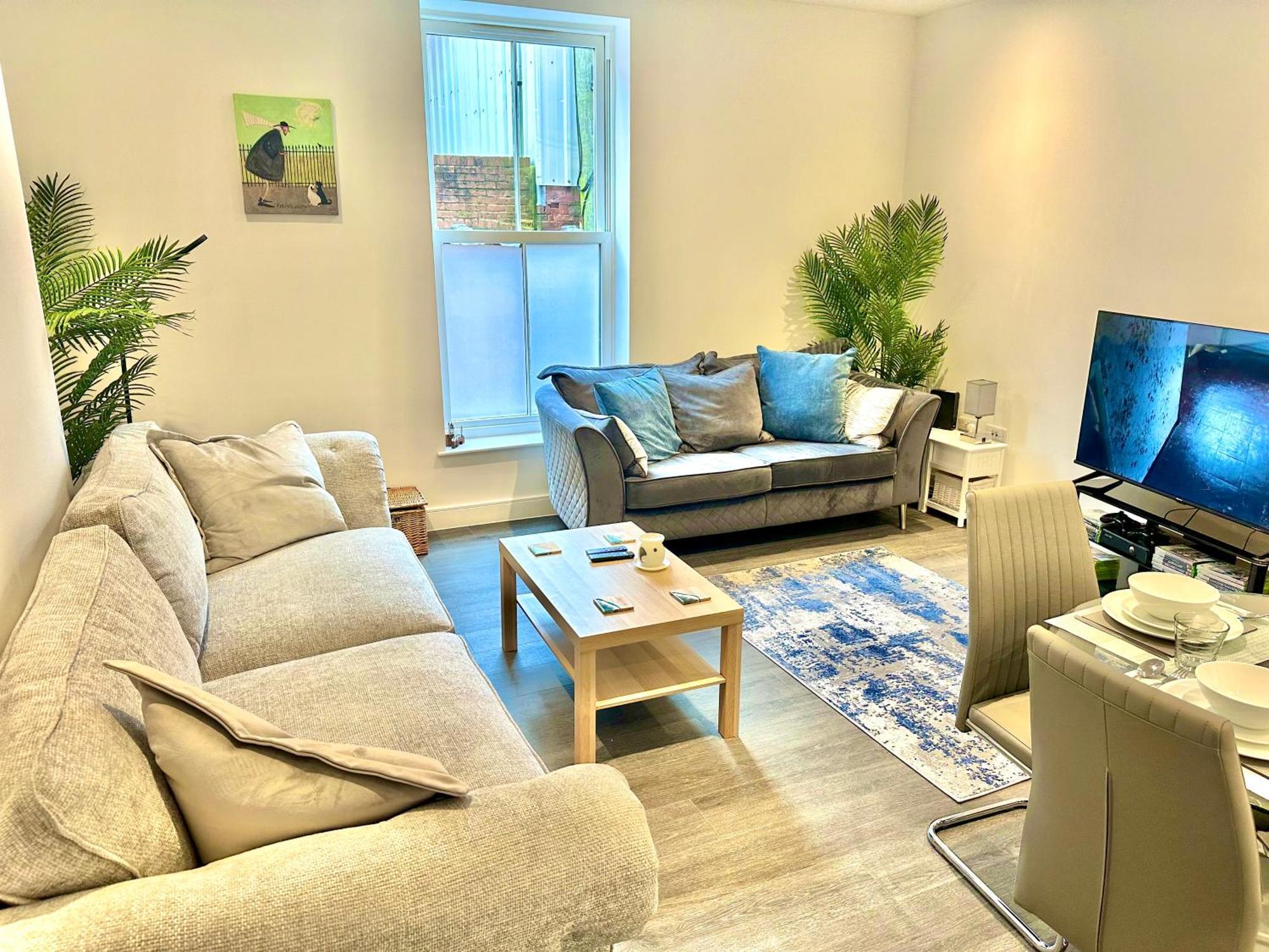 Apartment Contemporary Charm By The Quay With Garden *